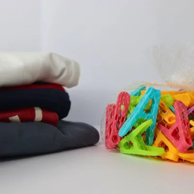 China Chutki – Clothes Pegs – close-up of the details