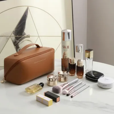 Leather Cosmetic Pouch – close-up of the details